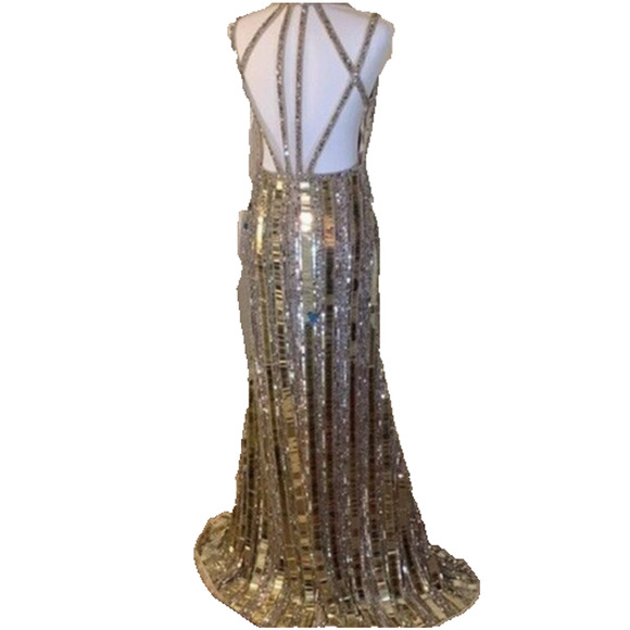 Mac Duggal Women's Halter Neck Detailed Back Embellished Gown 10 SILVER 93981 - Picture 4 of 9